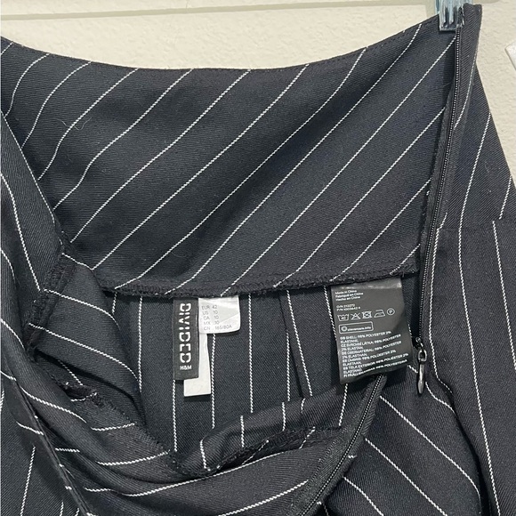 H & M Divided Blackwhite Striped Mini Skirt, Size 10 - Picture 6 of 7